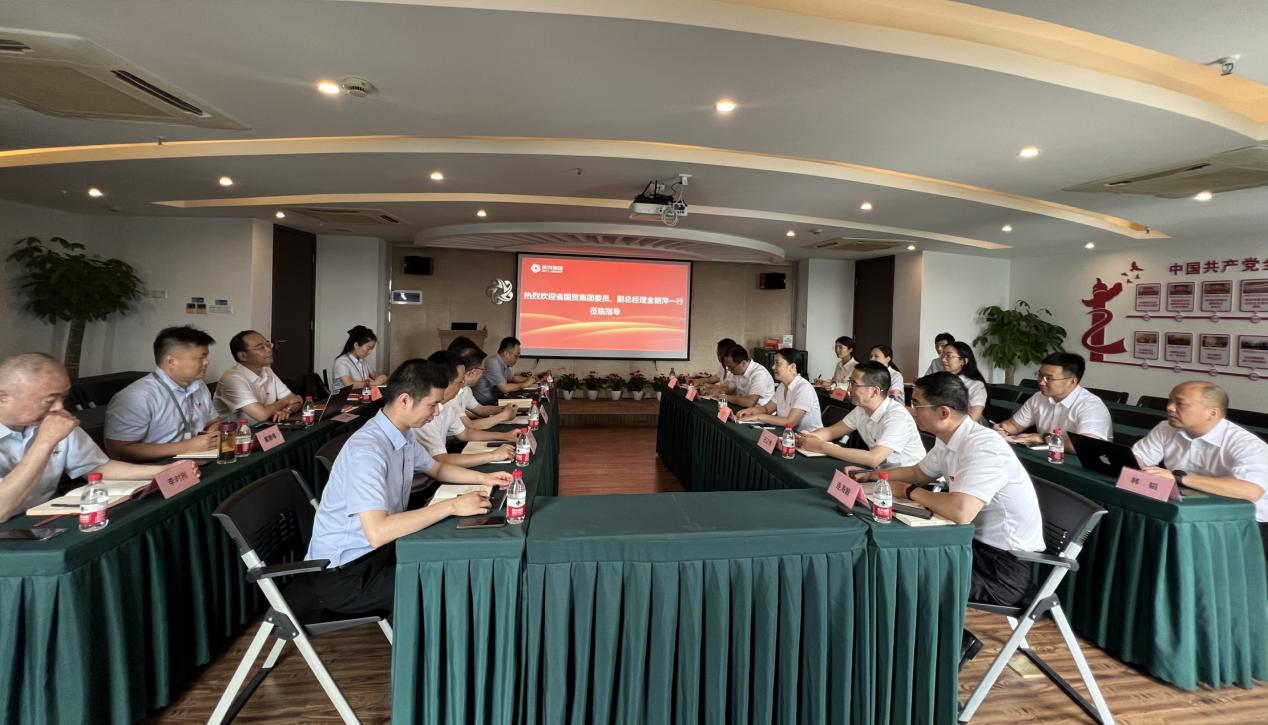 省國(guó)貿(mào)集團(tuán)黨委委員、副總經(jīng)理金朝萍來英特生物宣講主題教育專題黨課
